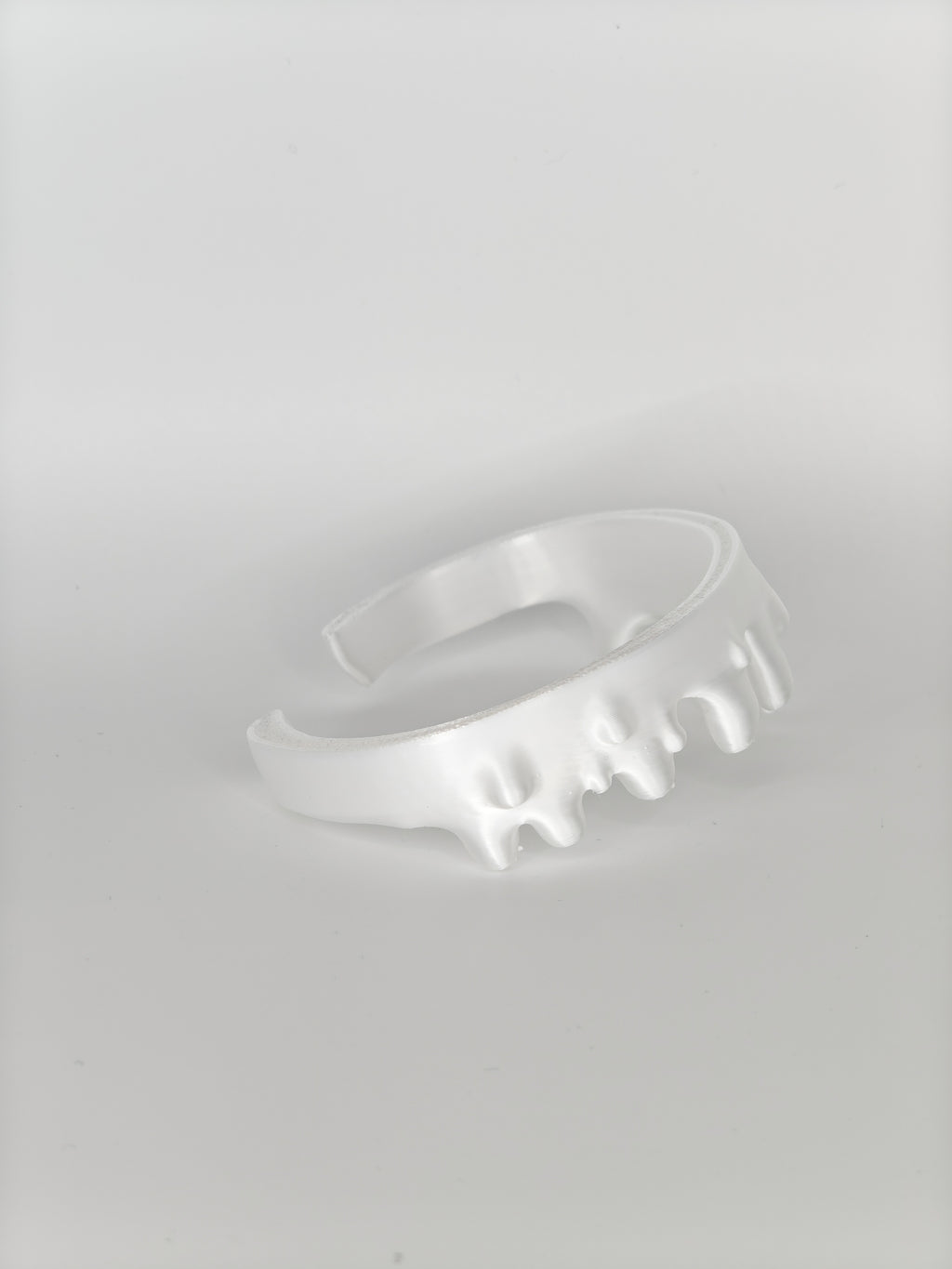 Melting Bracelet White SIlk