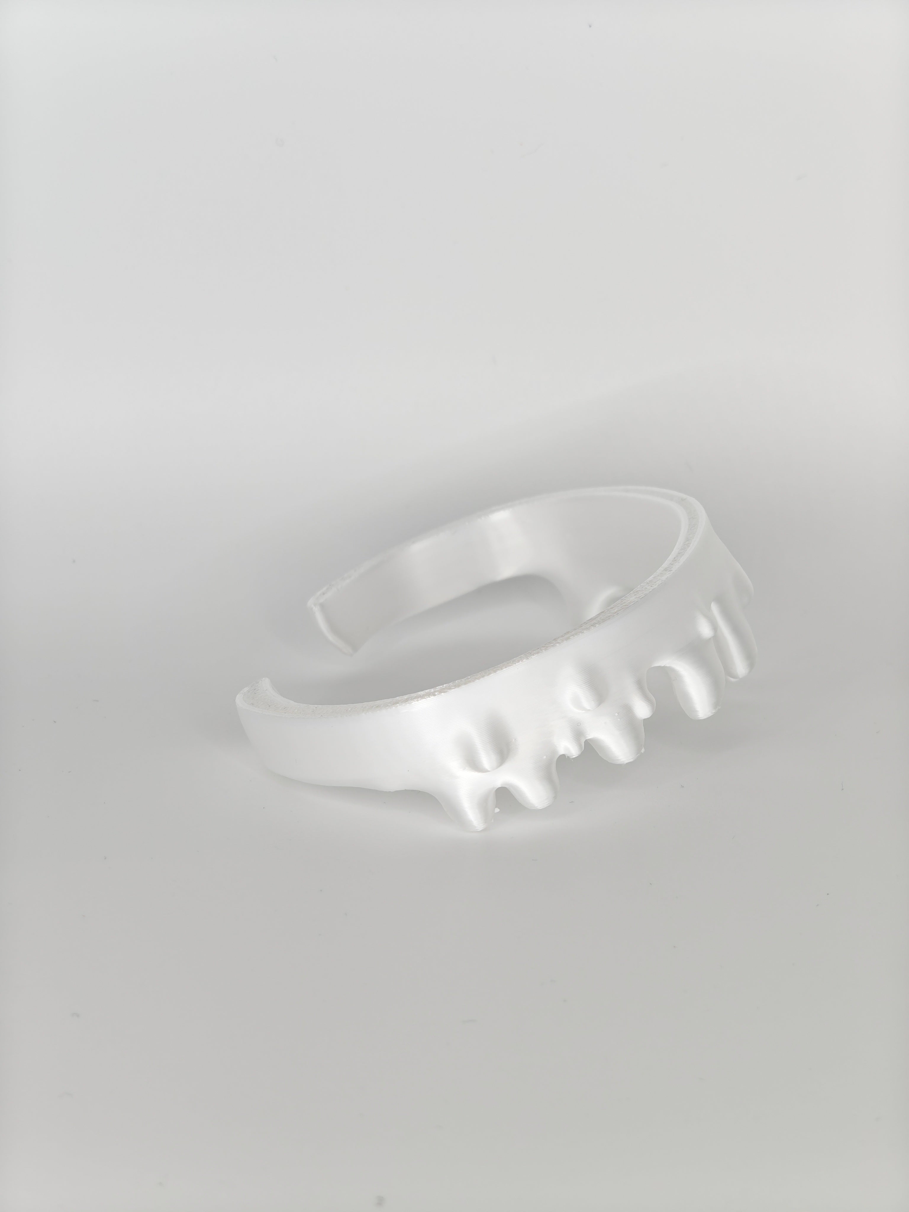 Melting Bracelet White SIlk